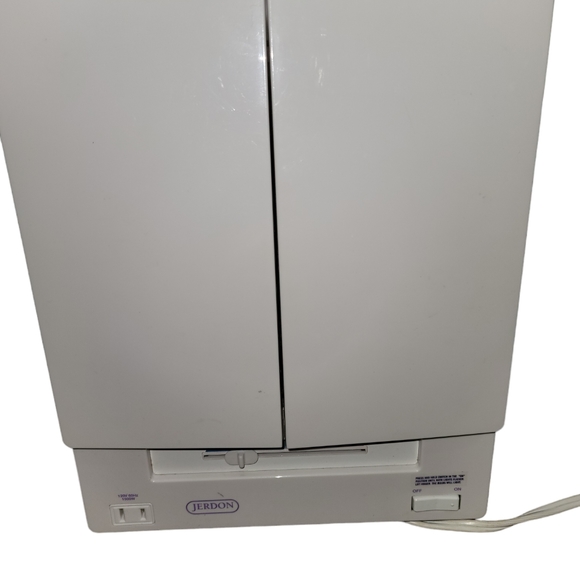 Jerdon Tri-Fold Two-Sided Lighted Makeup Mirror with 5X Magnification with Case - Picture 5 of 9